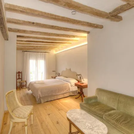 Lo Palauet De La Muralla Balaguer