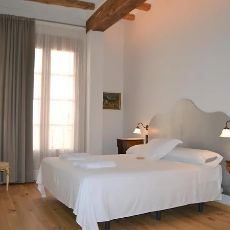 Lo Palauet De La Muralla Bed & Breakfast Balaguer
