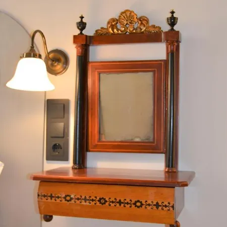 Lo Palauet De La Muralla Bed & Breakfast 2*