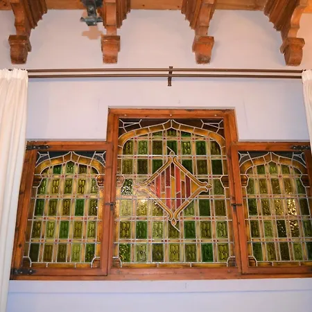 Lo Palauet De La Muralla Bed & Breakfast 2*
