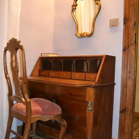 Lo Palauet De La Muralla Bed & Breakfast