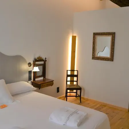 Lo Palauet De La Muralla Bed & Breakfast Balaguer