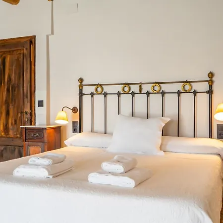 Lo Palauet De La Muralla Bed & Breakfast 2*