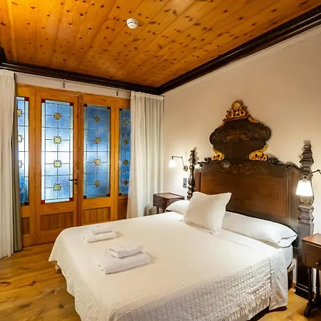 Lo Palauet De La Muralla Bed & Breakfast