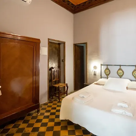 Lo Palauet De La Muralla Bed & Breakfast Balaguer