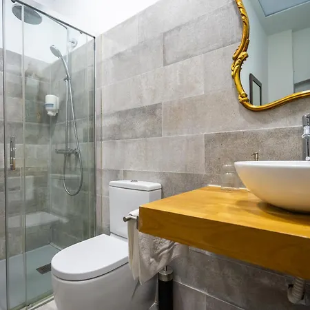 Lo Palauet De La Muralla Bed & Breakfast