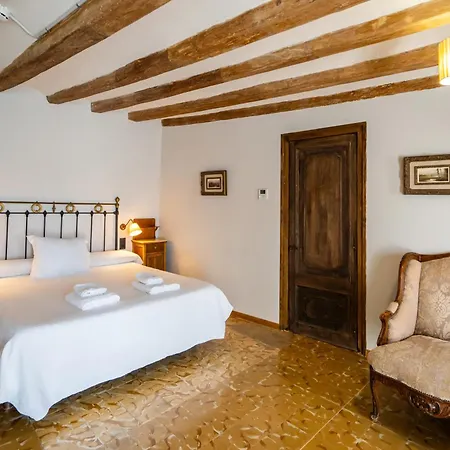 Lo Palauet De La Muralla Bed & Breakfast Balaguer
