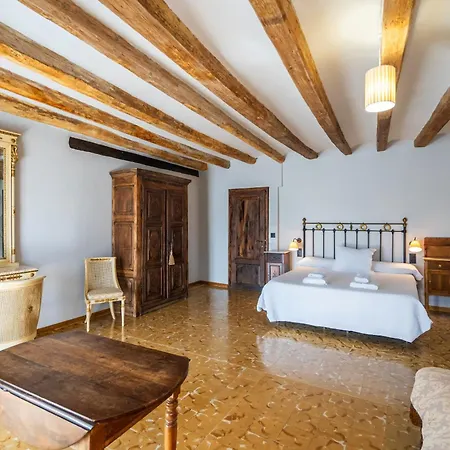 Lo Palauet De La Muralla Bed & Breakfast Balaguer