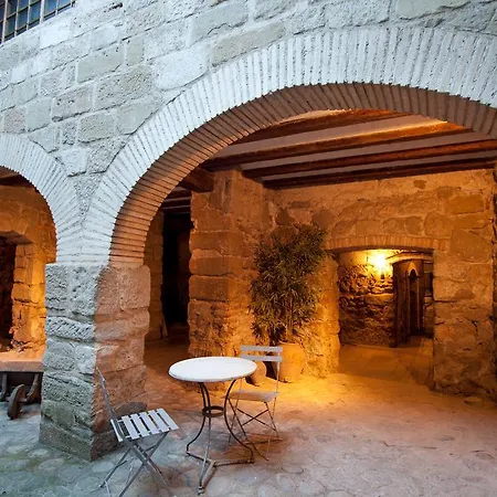 Lo Palauet De La Muralla Bed & Breakfast