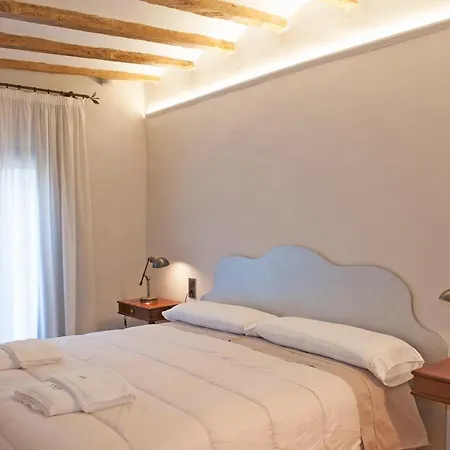 Lo Palauet De La Muralla לינה וארוחת בוקר 2*