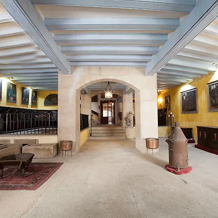 Lo Palauet De La Muralla Bed & Breakfast Balaguer