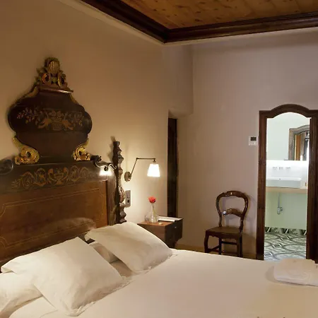 Lo Palauet De La Muralla