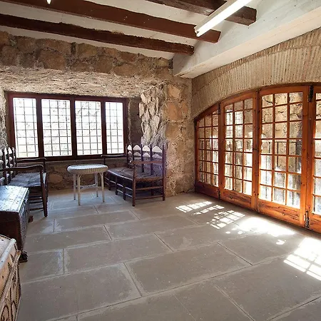 Lo Palauet De La Muralla Bed & Breakfast