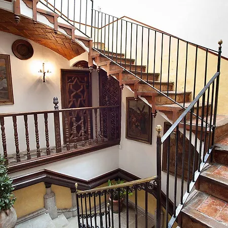 Lo Palauet De La Muralla 2*