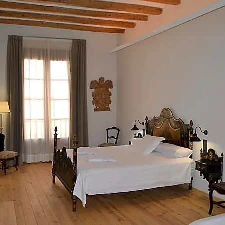 Lo Palauet De La Muralla Bed & Breakfast